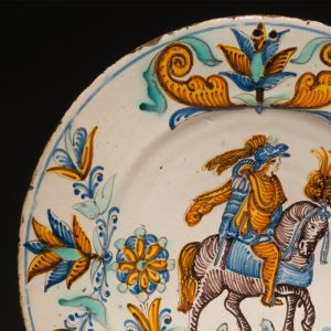 Plato con la figura de Diocleciano. Barcelona, siglo XVII. Cerámica esmaltada