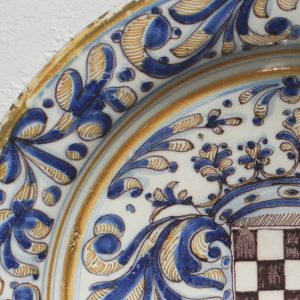 Plato con el escudo de la Casa de Alba - Morata de Jalón, siglo XVII